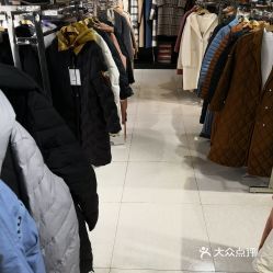 外貿(mào)服裝工廠(chǎng)折扣店